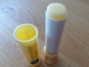 NIVEA ニベア ディープモイスチャーリップ はちみつの香り